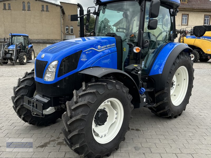 Traktor of the type New Holland T5.100S, Neumaschine in Bad Köstritz (Picture 1)