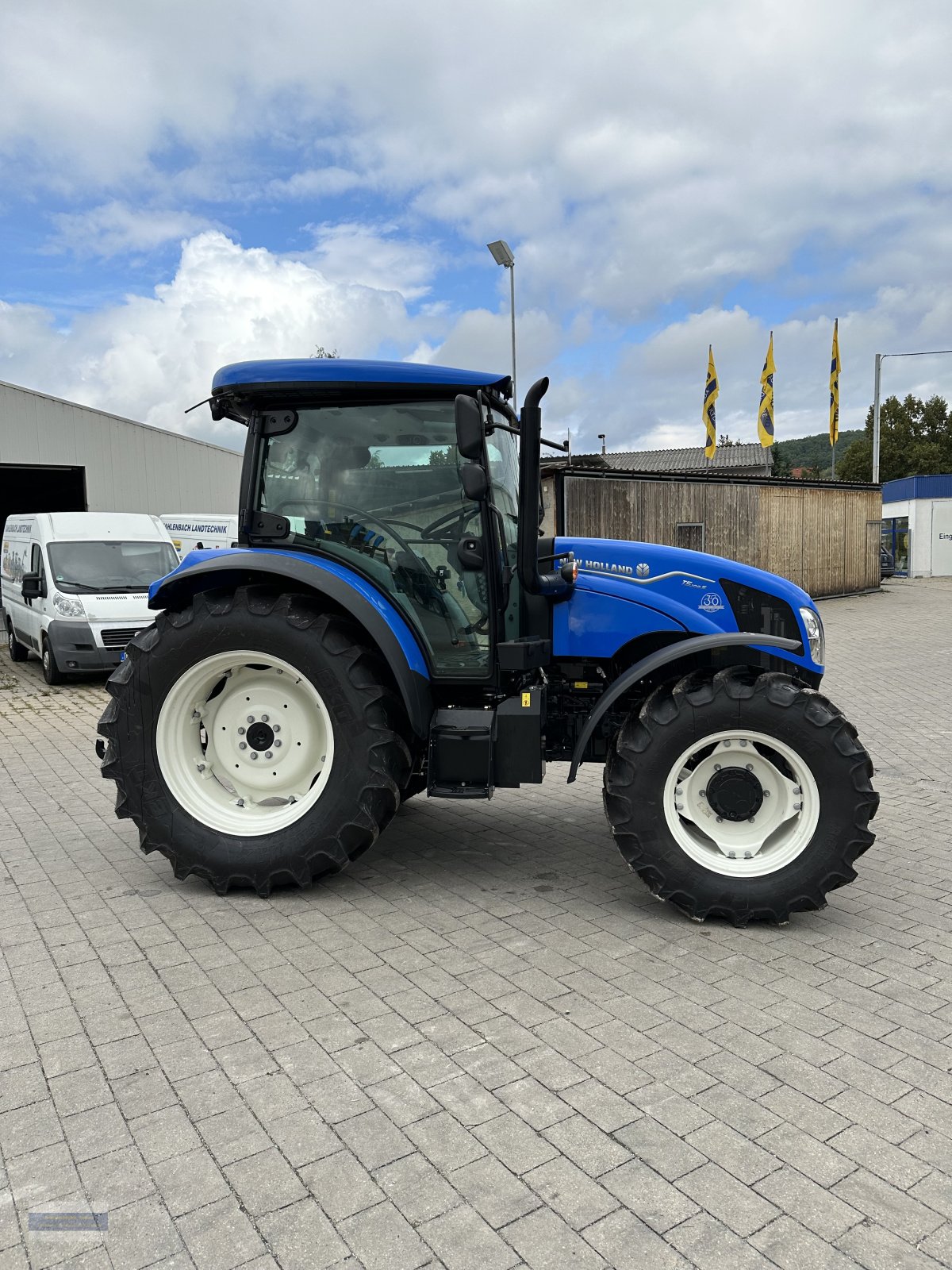 Traktor des Typs New Holland T5.100S, Neumaschine in Bad Köstritz (Bild 4)