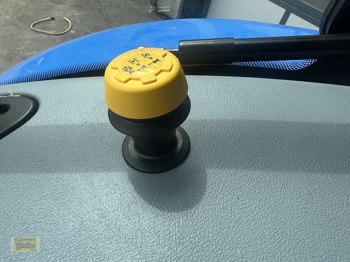 Traktor des Typs New Holland T5.100S, Neumaschine in Kötschach (Bild 18)