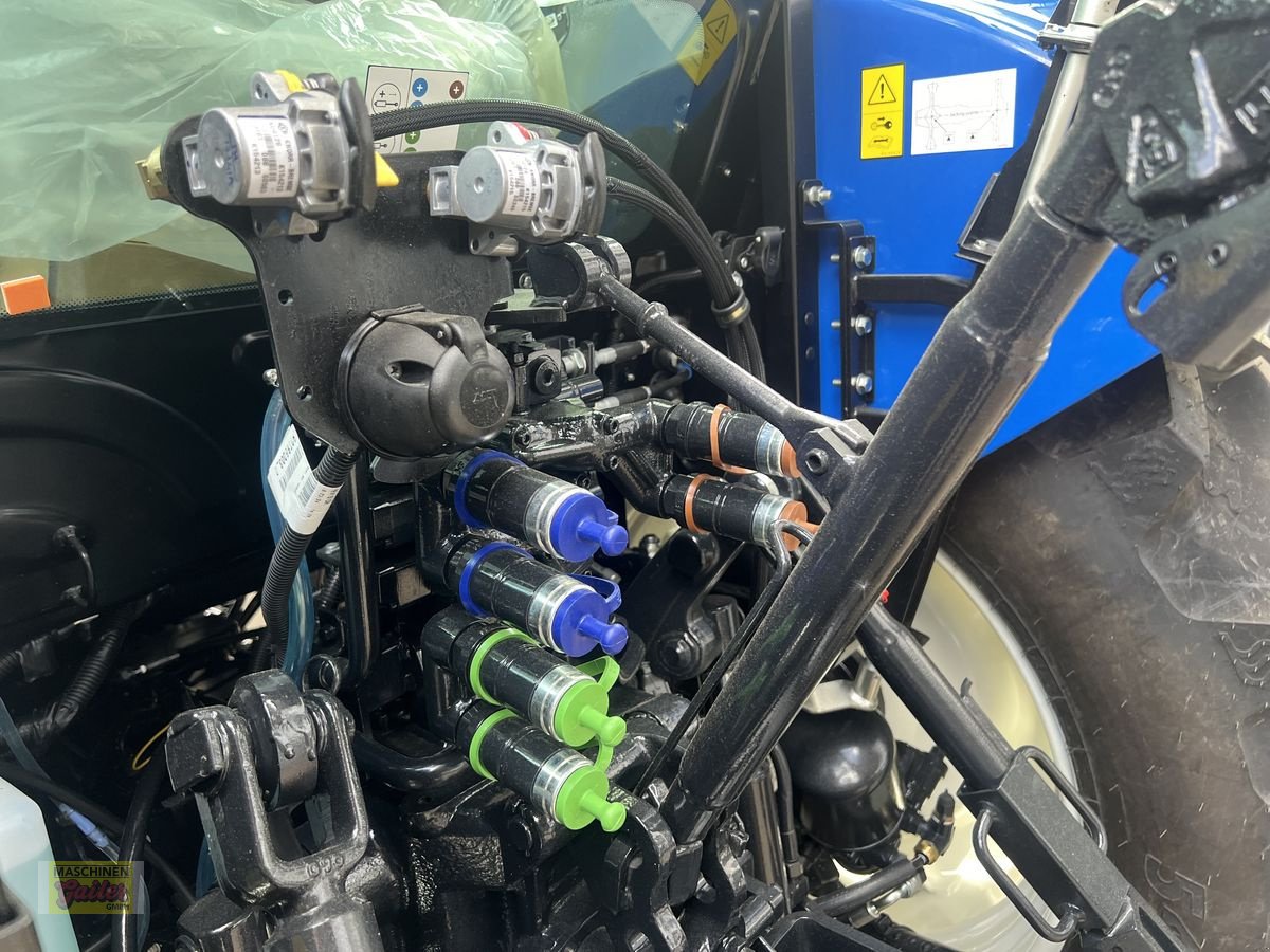 Traktor des Typs New Holland T5.100S, Neumaschine in Kötschach (Bild 10)