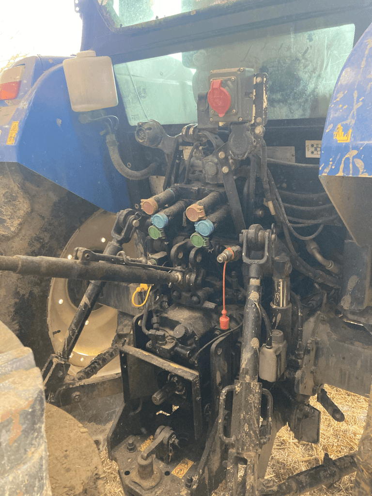 Traktor del tipo New Holland T5.105 DUAL COMMAND, Gebrauchtmaschine en CONDE SUR VIRE (Imagen 4)