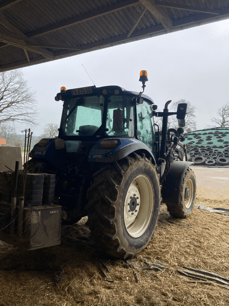 Traktor del tipo New Holland T5.105 DUAL COMMAND, Gebrauchtmaschine en CONDE SUR VIRE (Imagen 2)