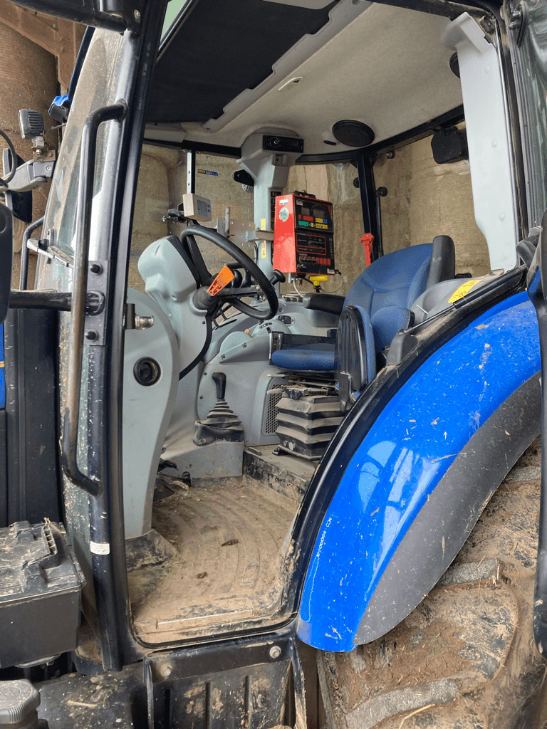 Traktor del tipo New Holland T5.105 DUAL COMMAND, Gebrauchtmaschine en CONDE SUR VIRE (Imagen 7)