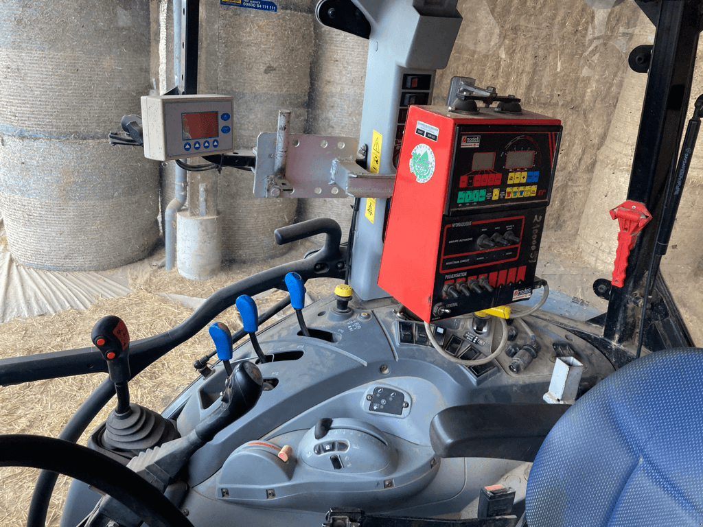 Traktor del tipo New Holland T5.105 DUAL COMMAND, Gebrauchtmaschine en CONDE SUR VIRE (Imagen 5)