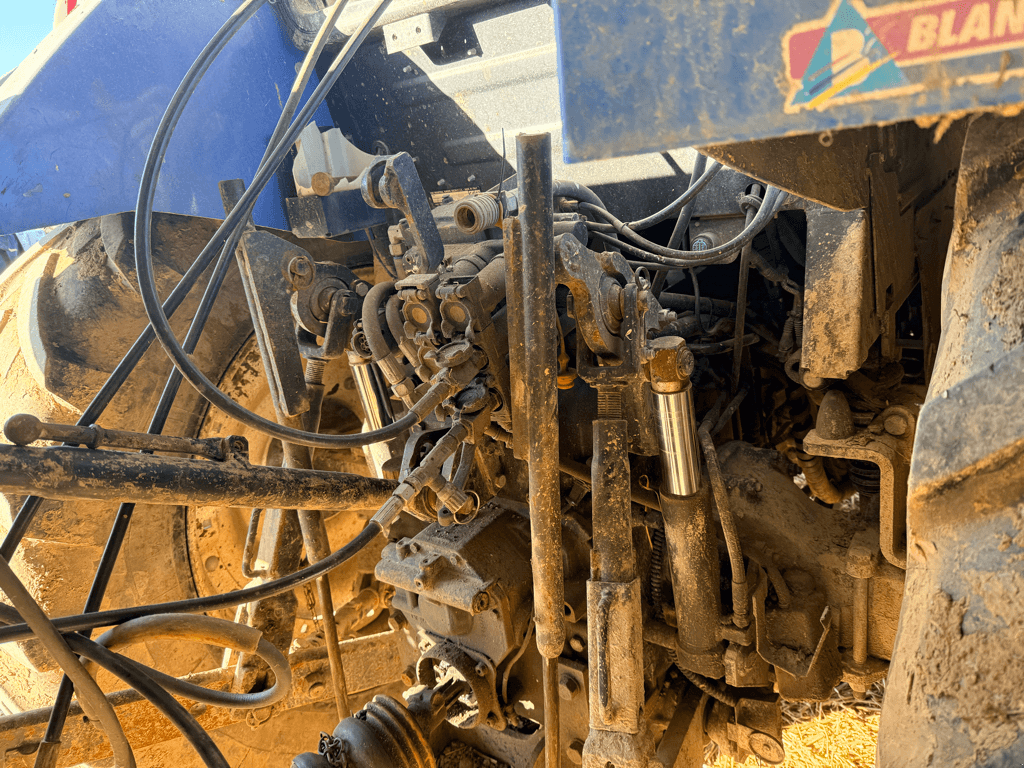 Traktor du type New Holland T5.105 ELECTRO COMMAND, Gebrauchtmaschine en TREMEUR (Photo 5)