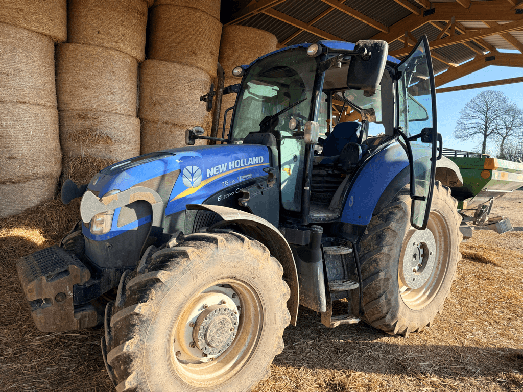 Traktor du type New Holland T5.105 ELECTRO COMMAND, Gebrauchtmaschine en TREMEUR (Photo 1)