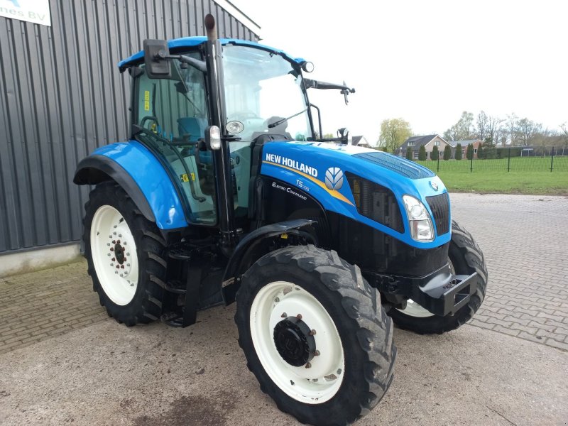 Traktor of the type New Holland T5.105 elektro command, Gebrauchtmaschine in Daarle (Picture 1)
