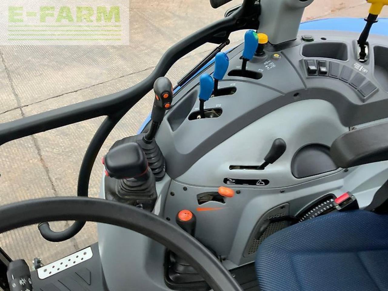 Traktor of the type New Holland t5.105 tractor (st25453), Gebrauchtmaschine in SHAFTESBURY (Picture 18)