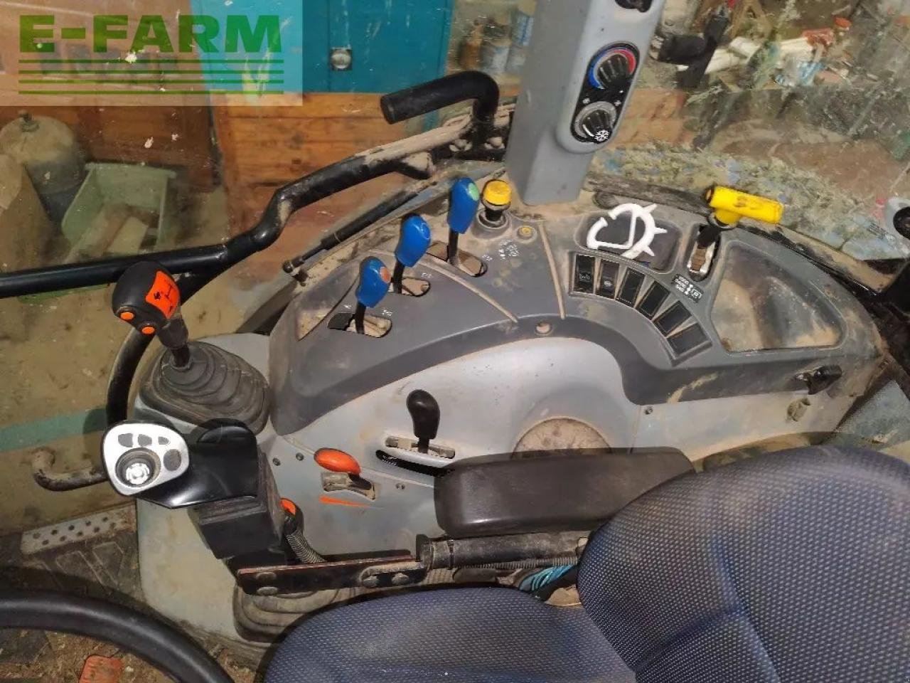 Traktor Türe ait New Holland t5.105, Gebrauchtmaschine içinde CHAUVONCOURT (resim 8)