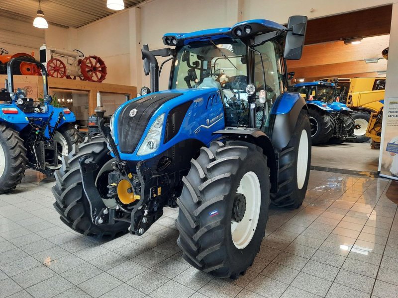 Traktor of the type New Holland T5.110 AC (Stage V), Neumaschine in Burgkirchen (Picture 1)