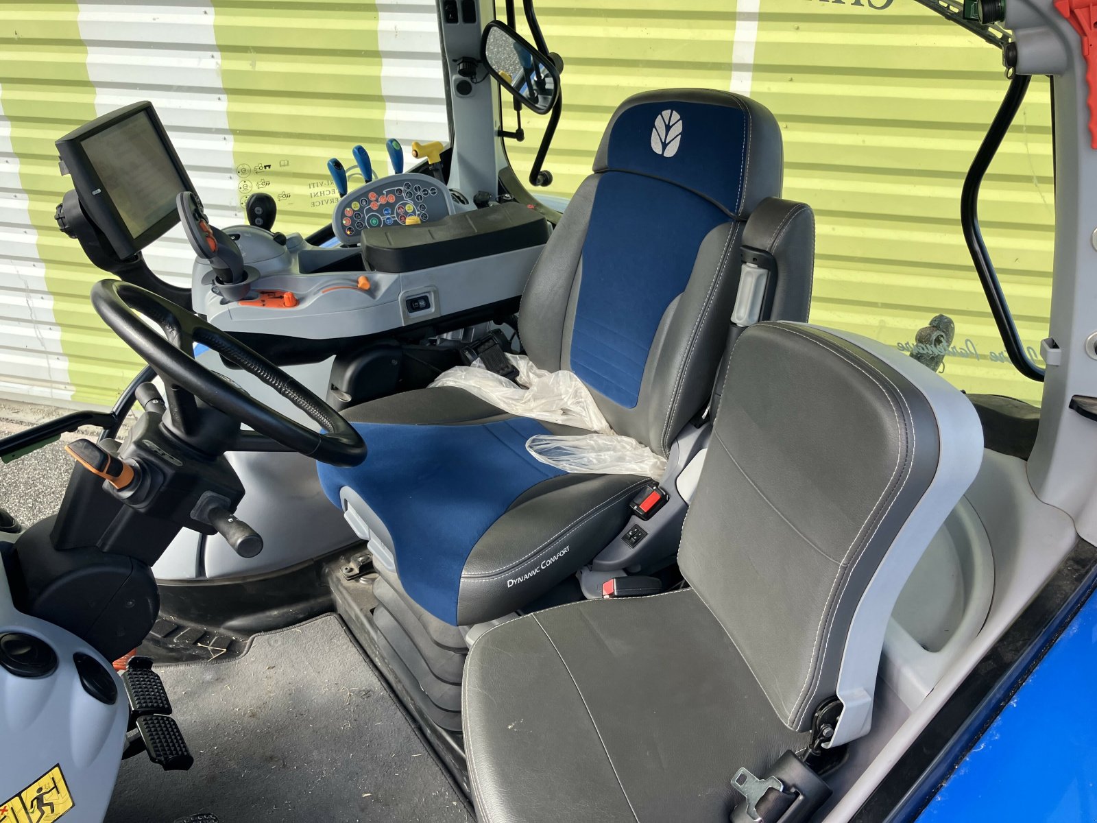 Traktor typu New Holland T5.110 AC, Gebrauchtmaschine v Gardonne (Obrázek 8)