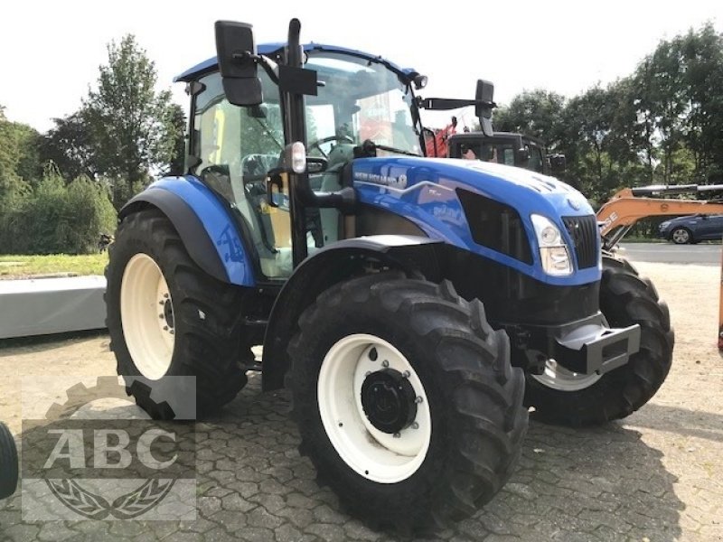 Traktor of the type New Holland T5.110 DC KABINE 1.5HD MY19, Neumaschine in Cloppenburg (Picture 1)