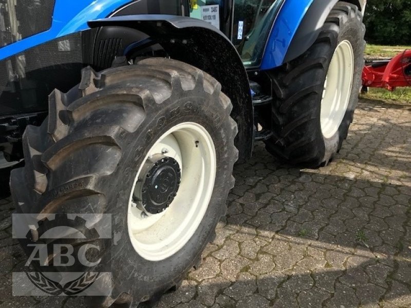 Traktor of the type New Holland T5.110 DC KABINE 1.5HD MY19, Neumaschine in Cloppenburg (Picture 3)