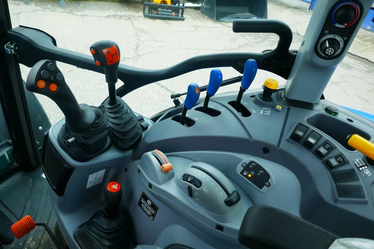 Traktor des Typs New Holland T5.110 Dual Command, Gebrauchtmaschine in Villach (Bild 4)