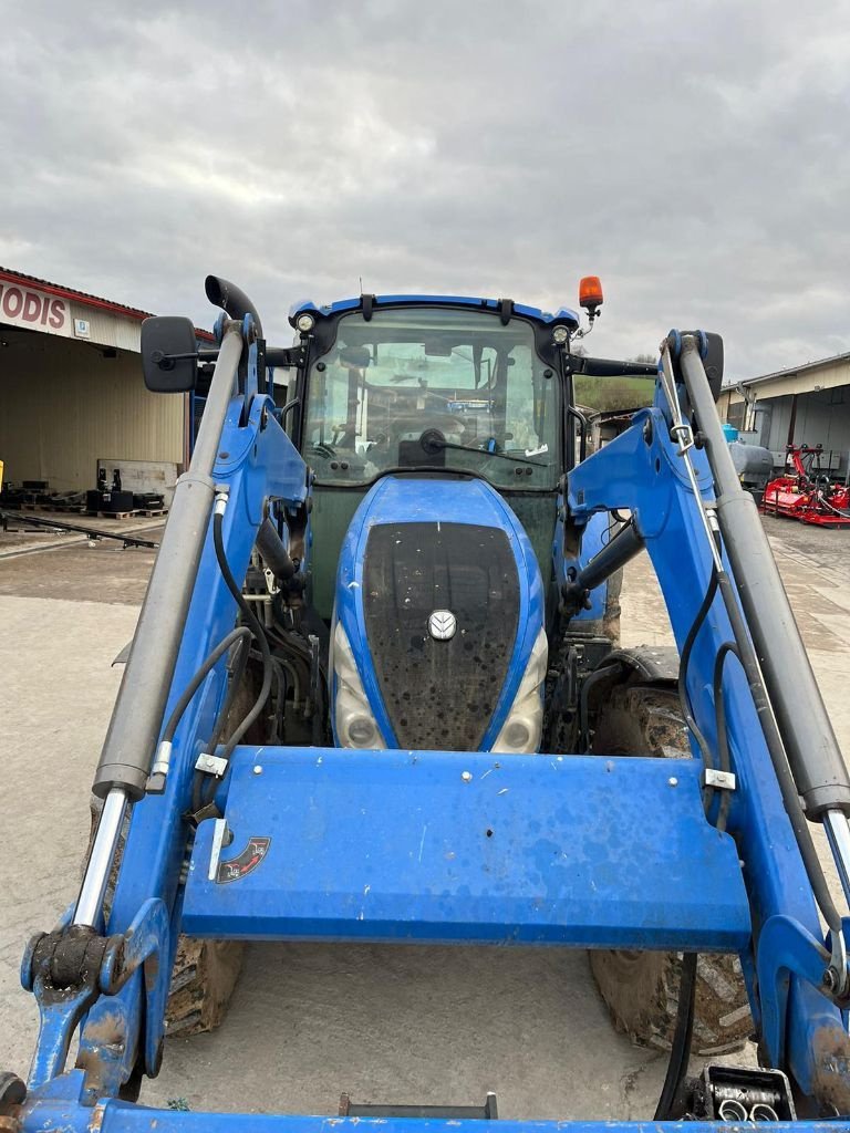 Traktor типа New Holland T5.110 EC, Gebrauchtmaschine в Saint-Nabord (Фотография 9)