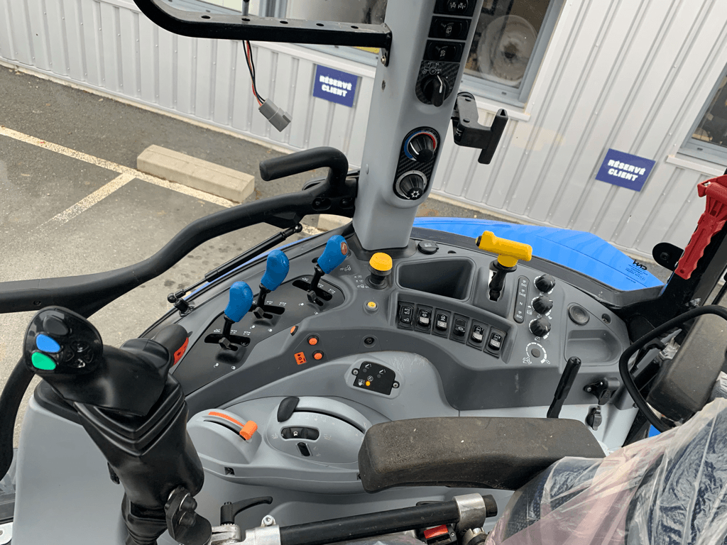 Traktor vrste New Holland T5.110 ELECTRO COMMAND, Gebrauchtmaschine v TREMEUR (Slika 11)