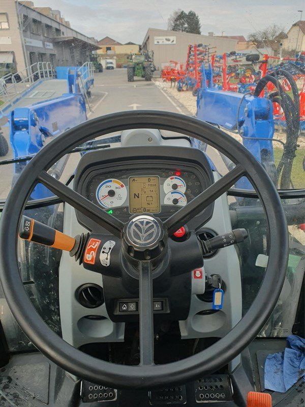 Traktor des Typs New Holland T5.115, Gebrauchtmaschine in Chavornay (Bild 4)