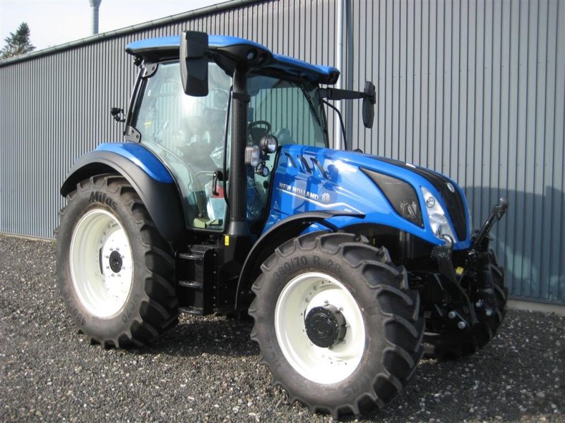 Traktor of the type New Holland T5.120 Auto Command, Gebrauchtmaschine in Glamsbjerg (Picture 1)