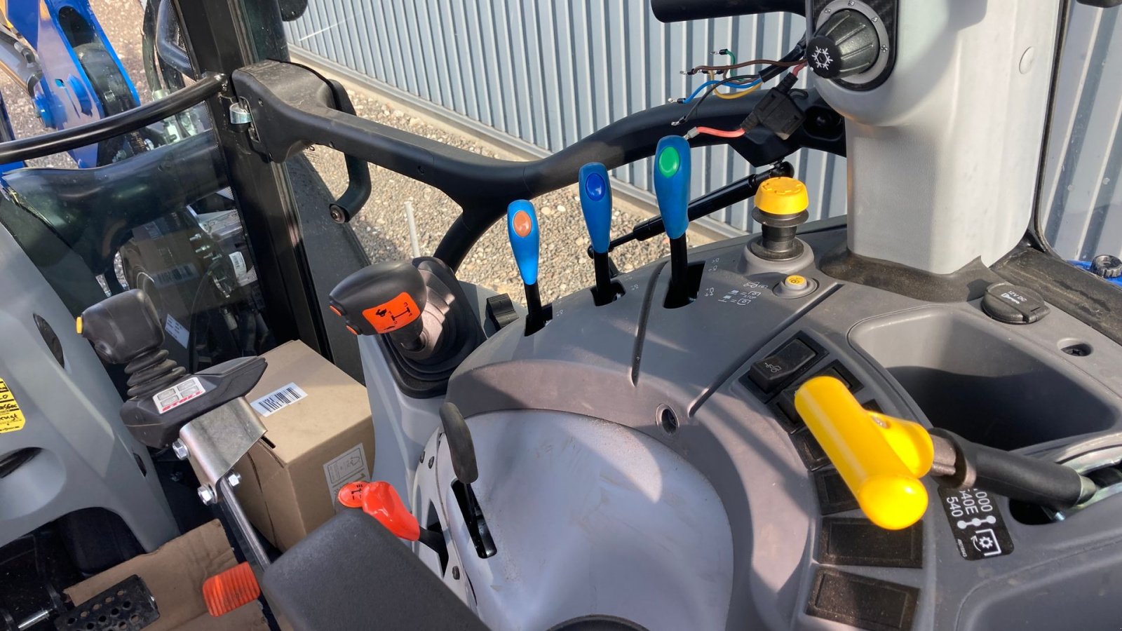 Traktor of the type New Holland T5.120 DC, Gebrauchtmaschine in Glamsbjerg (Picture 14)