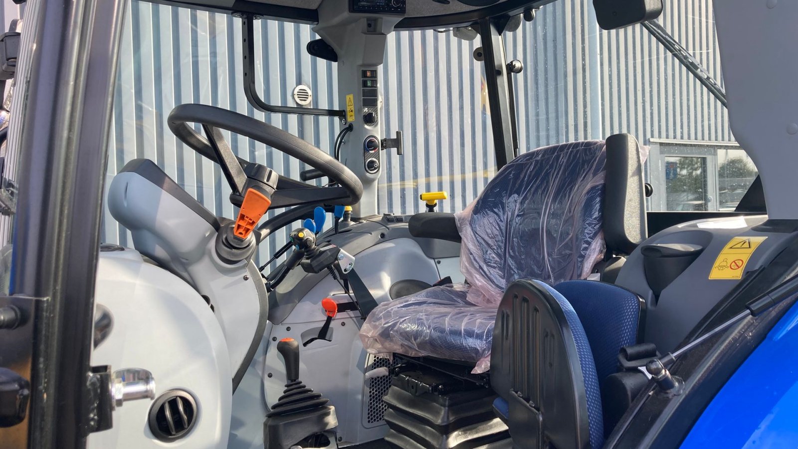 Traktor of the type New Holland T5.120 DC, Gebrauchtmaschine in Glamsbjerg (Picture 12)