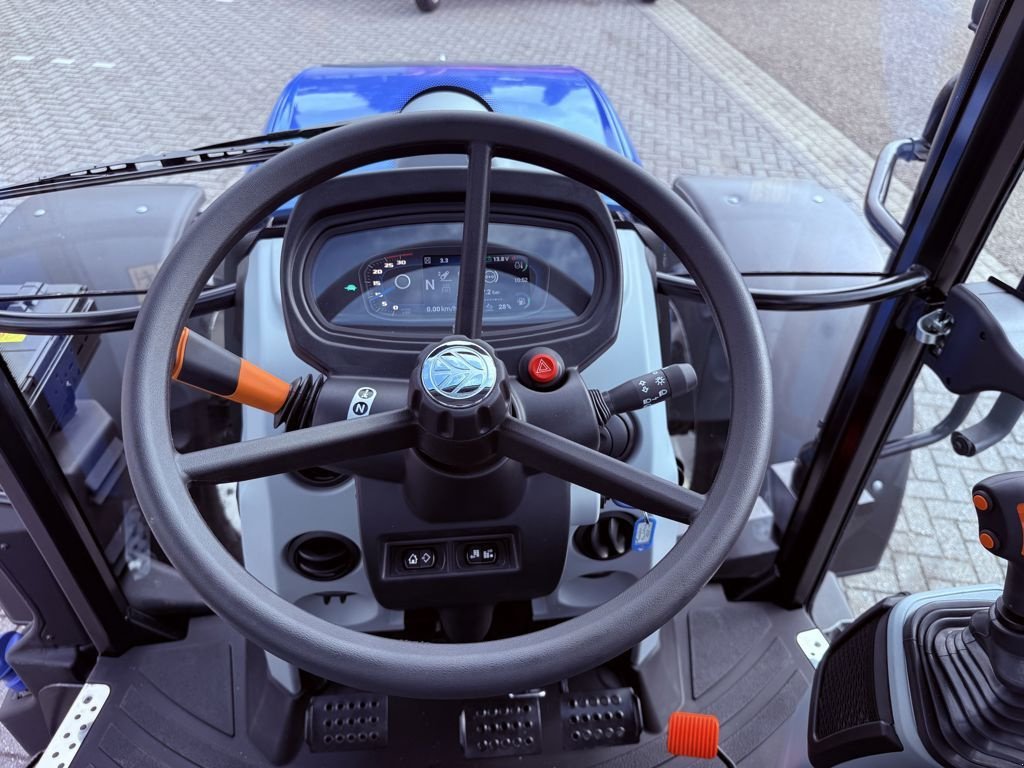 Traktor des Typs New Holland T5.120 Dual Command HILO, Neumaschine in BOEKEL (Bild 7)