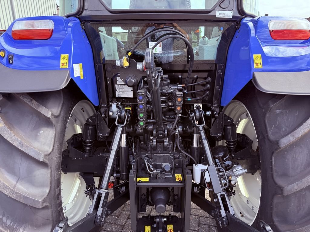 Traktor des Typs New Holland T5.120 Dual Command HILO, Neumaschine in BOEKEL (Bild 4)