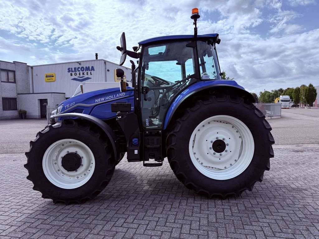 Traktor des Typs New Holland T5.120 Dual Command HILO, Neumaschine in BOEKEL (Bild 9)