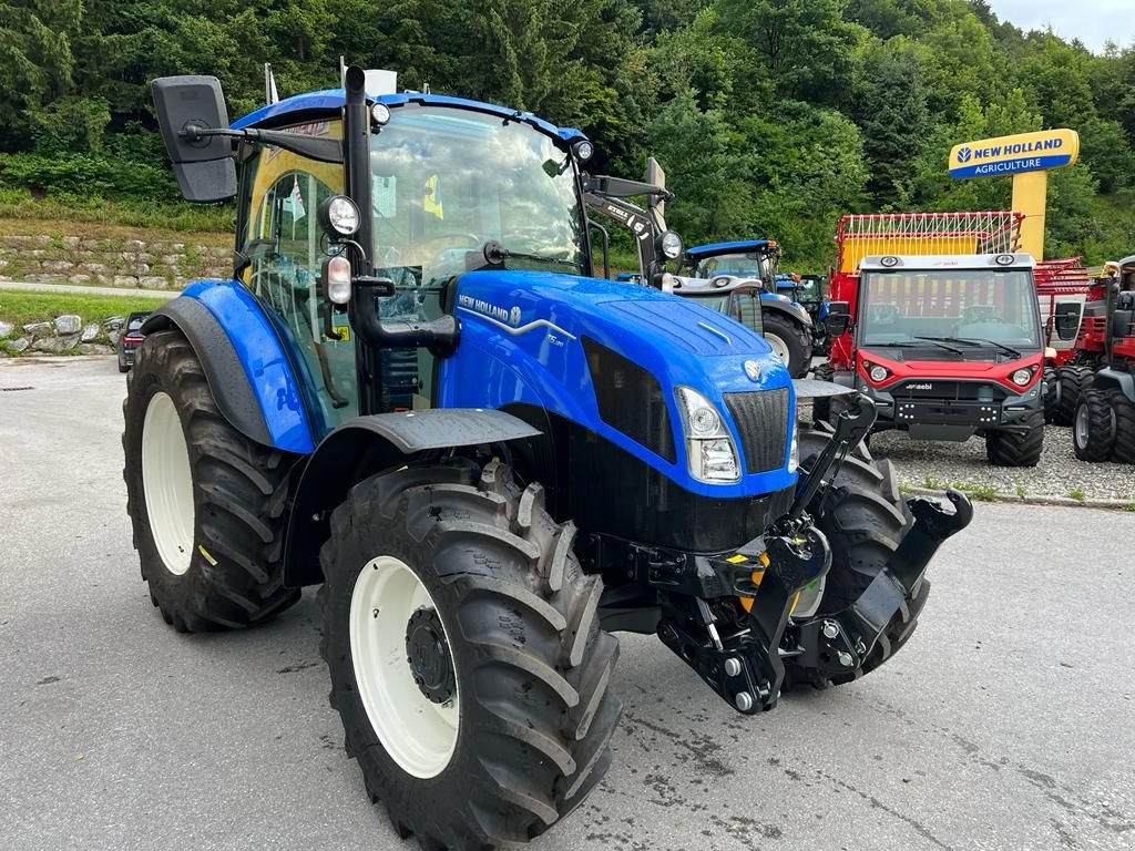 Traktor of the type New Holland T5.120 Dual Command, Neumaschine in Burgkirchen (Picture 4)