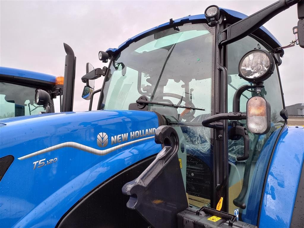 Traktor des Typs New Holland T5.120 DualComand Læsser forberedt, Gebrauchtmaschine in Maribo (Bild 2)