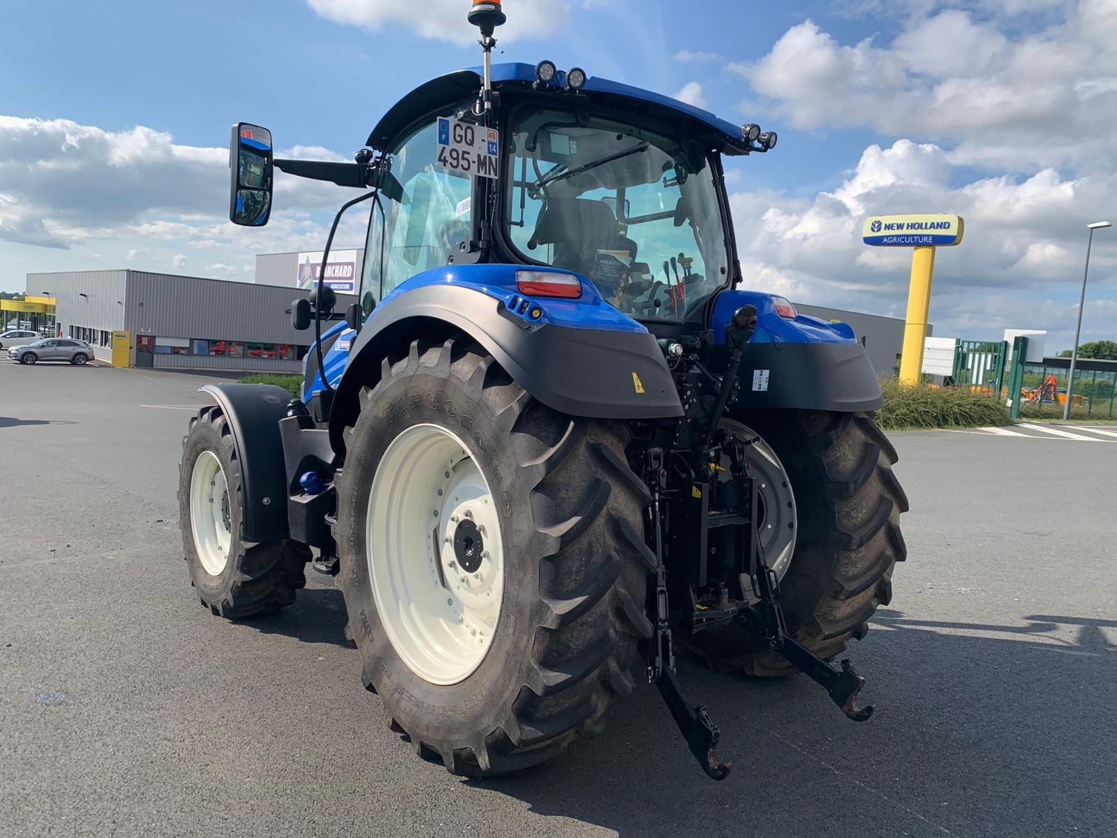 Traktor типа New Holland T5.120 DYNAMIC COMMAND, Gebrauchtmaschine в TREMEUR (Фотография 4)