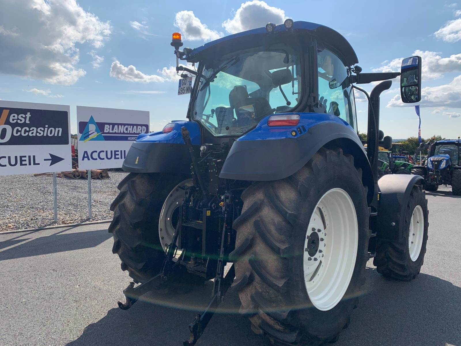 Traktor типа New Holland T5.120 DYNAMIC COMMAND, Gebrauchtmaschine в TREMEUR (Фотография 3)