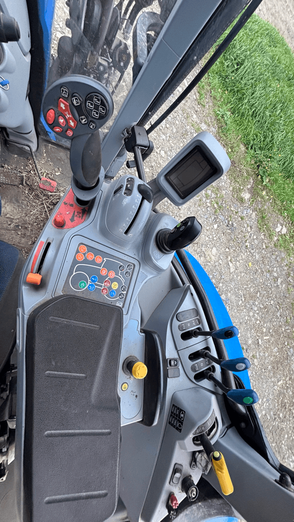 Traktor типа New Holland T5.120 DYNAMIC COMMAND, Gebrauchtmaschine в CONDE SUR VIRE (Фотография 5)