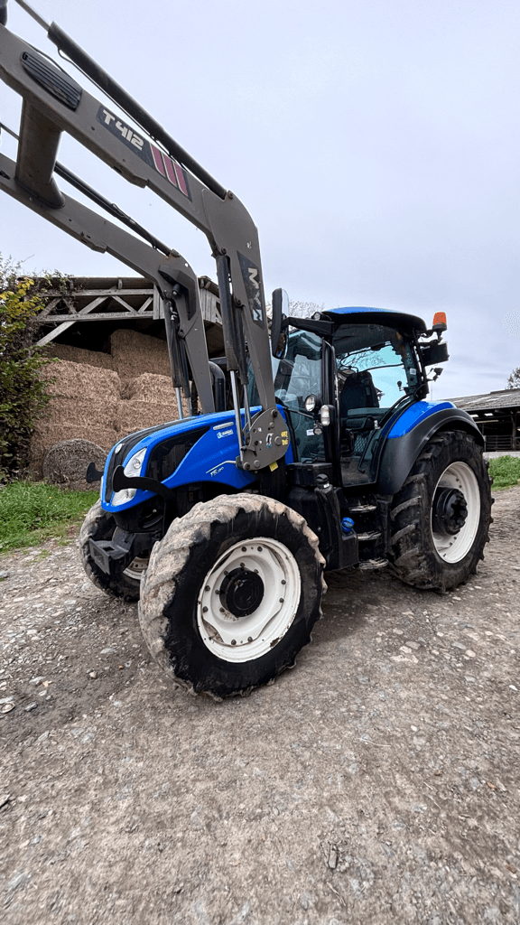 Traktor типа New Holland T5.120 DYNAMIC COMMAND, Gebrauchtmaschine в CONDE SUR VIRE (Фотография 1)