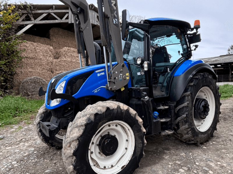 Traktor от тип New Holland T5.120 DYNAMIC COMMAND, Gebrauchtmaschine в CONDE SUR VIRE (Снимка 1)