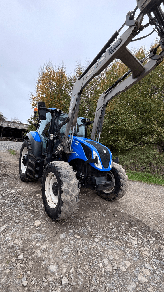 Traktor типа New Holland T5.120 DYNAMIC COMMAND, Gebrauchtmaschine в CONDE SUR VIRE (Фотография 2)
