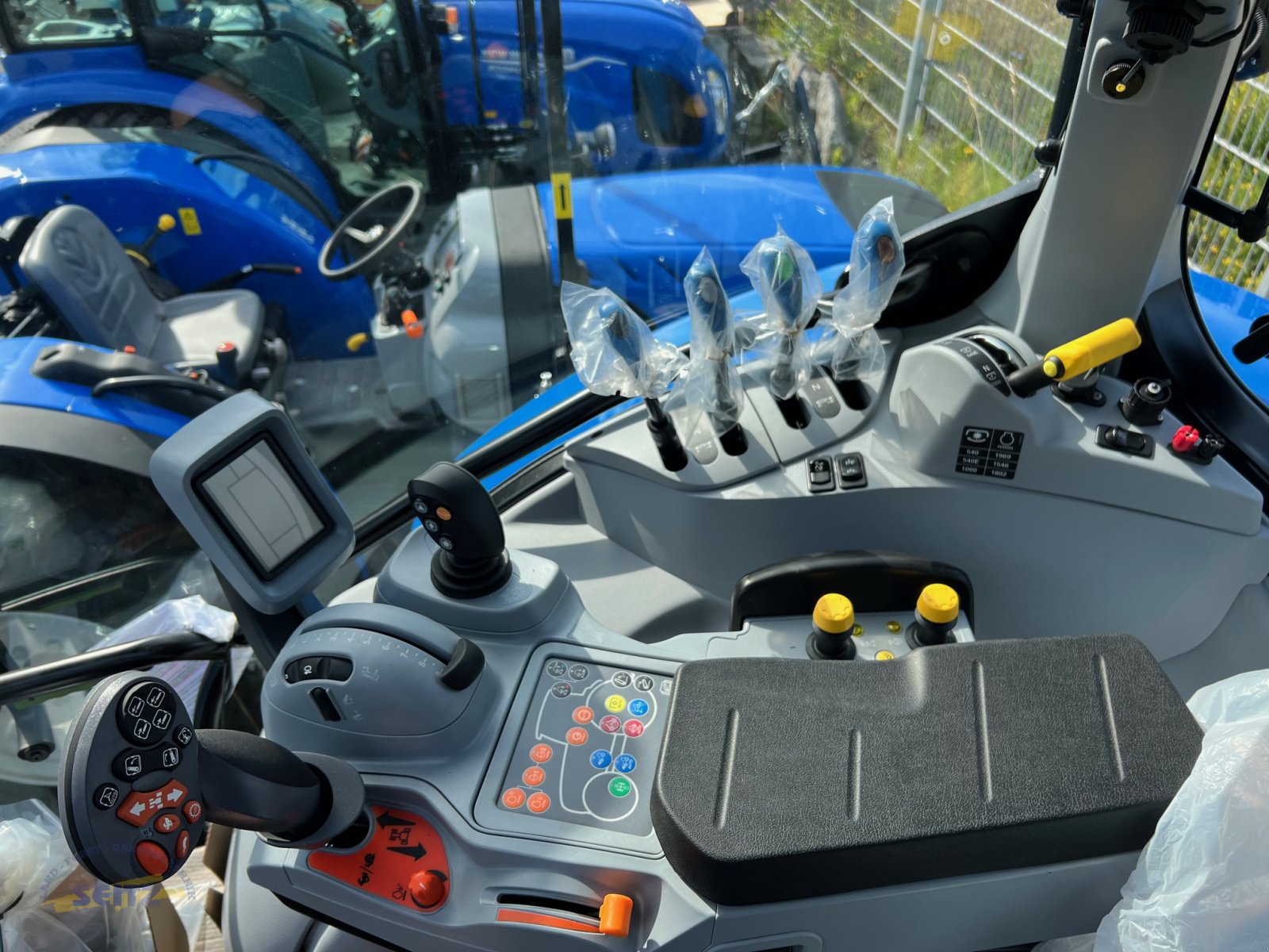 Traktor des Typs New Holland T5.120 Dynamic Command, Neumaschine in Lindenfels-Glattbach (Bild 11)