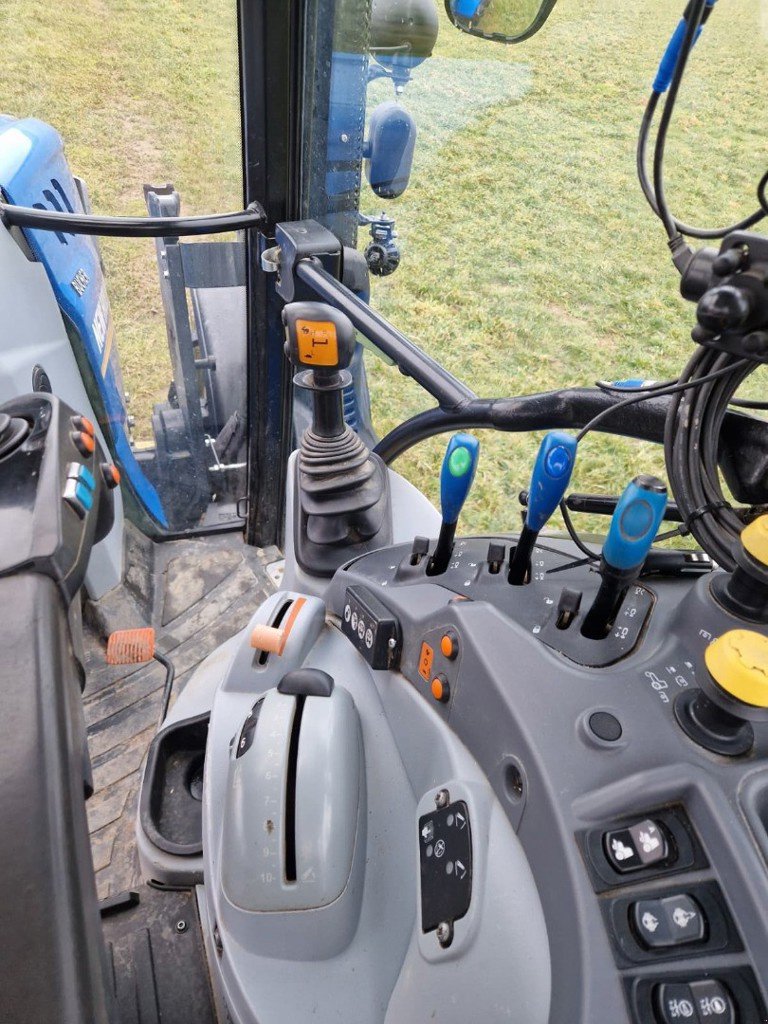 Traktor du type New Holland T5.120 Electro Command, Gebrauchtmaschine en Schaffhausen (Photo 8)