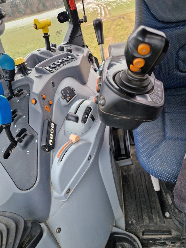 Traktor du type New Holland T5.120 Electro Command, Gebrauchtmaschine en Schaffhausen (Photo 10)