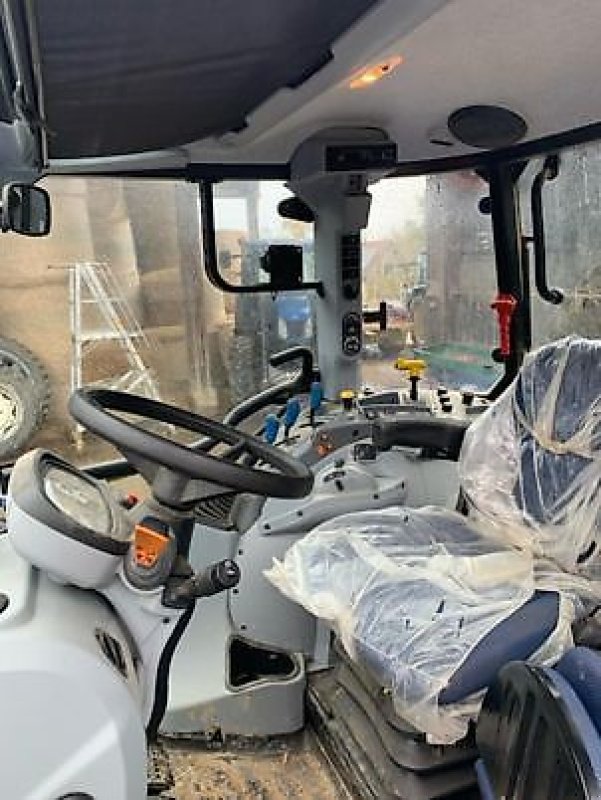 Traktor des Typs New Holland T5.120 Electro Command, Gebrauchtmaschine in Muespach (Bild 9)