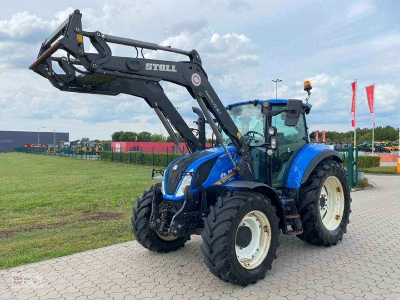 Traktor of the type New Holland T5.120 ELECTRO COMMAND, Gebrauchtmaschine in Oyten (Picture 1)