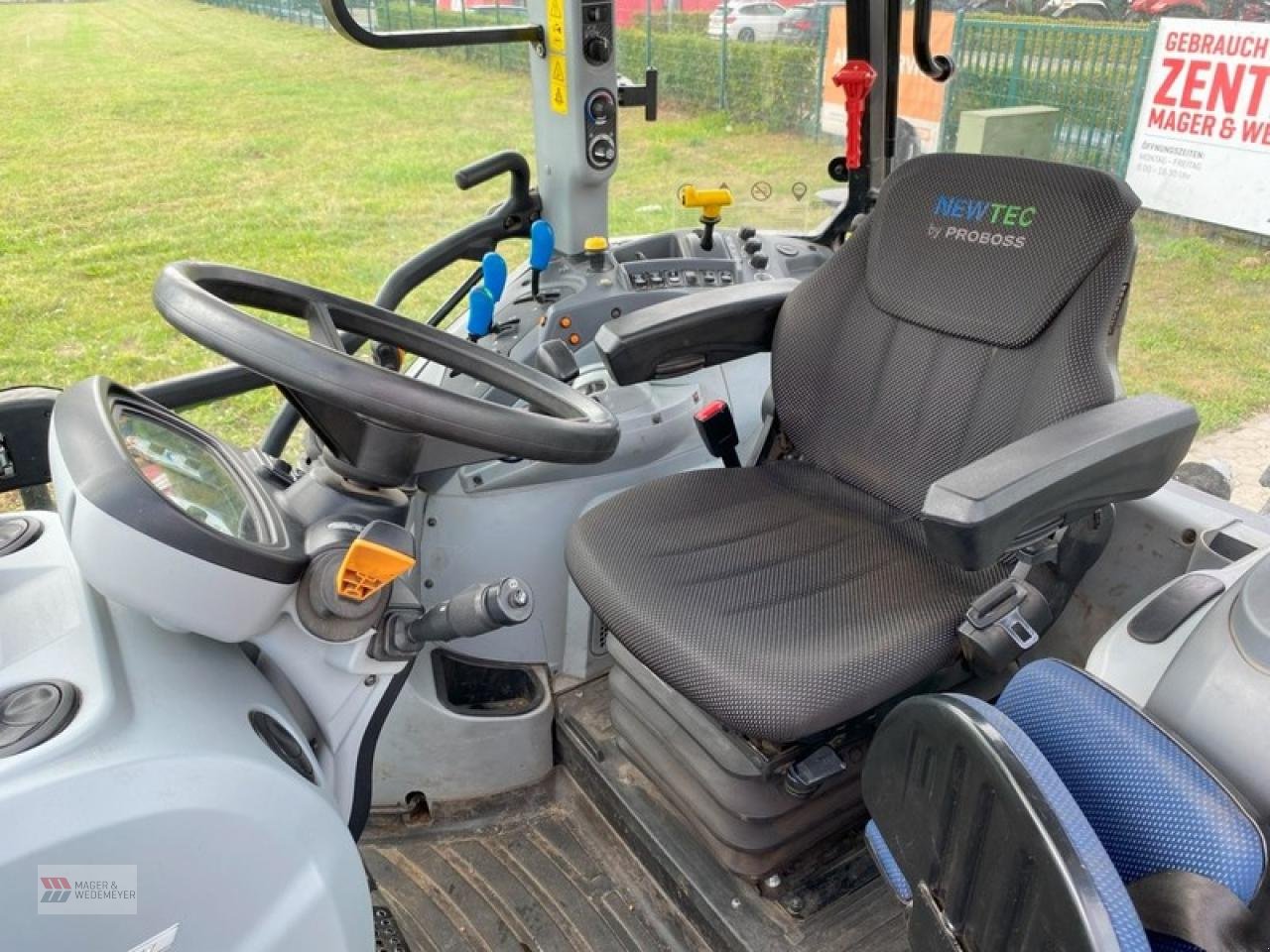 Traktor of the type New Holland T5.120 ELECTRO COMMAND, Gebrauchtmaschine in Oyten (Picture 7)