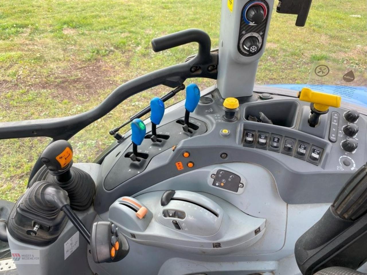 Traktor of the type New Holland T5.120 ELECTRO COMMAND, Gebrauchtmaschine in Oyten (Picture 8)