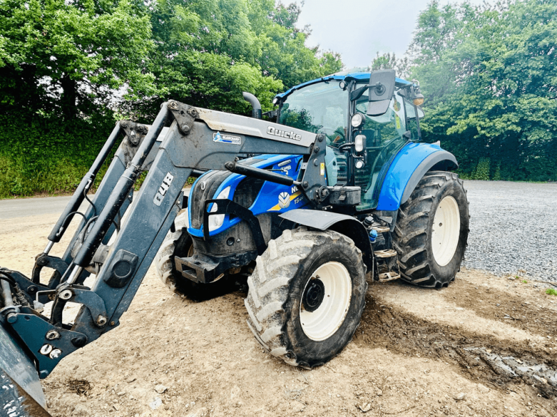 Traktor of the type New Holland T5.120 EVOLUTION, Gebrauchtmaschine in CONDE SUR VIRE (Picture 1)