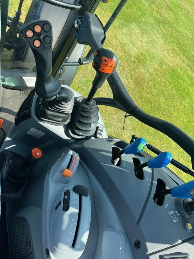 Traktor типа New Holland T5.120 HI-LO TRAKTOR, Gebrauchtmaschine в Rødding (Фотография 11)