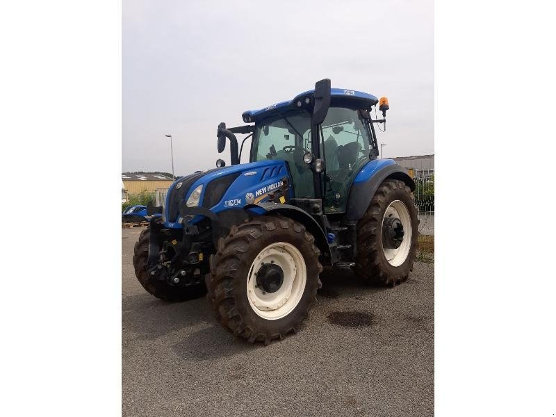 Traktor of the type New Holland T5120AC, Gebrauchtmaschine in CHATEAUBRIANT CEDEX (Picture 1)