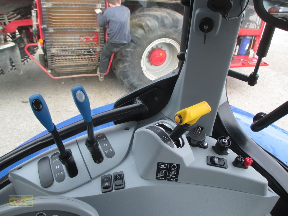 Traktor des Typs New Holland T5.130 AC (Stage V), Neumaschine in Eferding (Bild 7)
