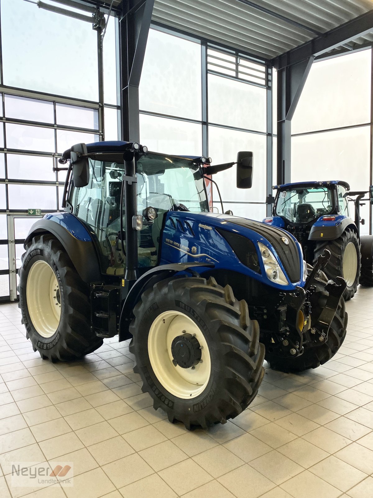 Traktor του τύπου New Holland T5.140 AC BaseTec, Neumaschine σε Bad Waldsee Mennisweiler (Φωτογραφία 1)
