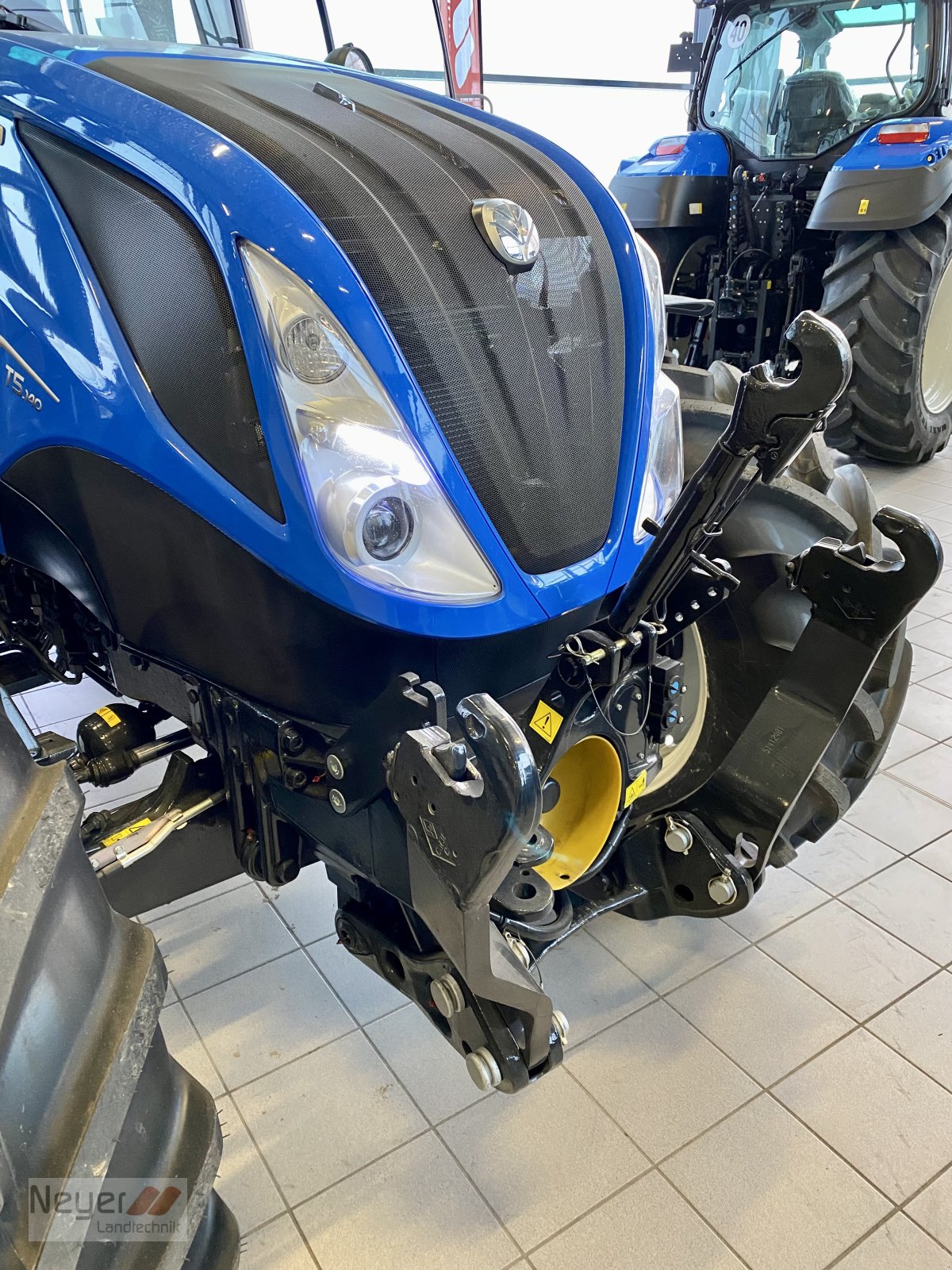 Traktor του τύπου New Holland T5.140 AC BaseTec, Neumaschine σε Bad Waldsee Mennisweiler (Φωτογραφία 3)