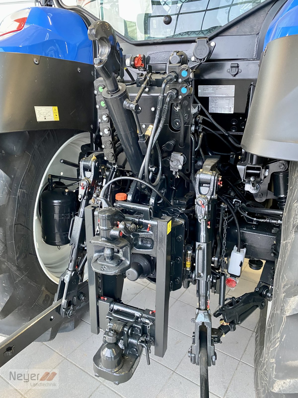 Traktor του τύπου New Holland T5.140 AC BaseTec, Neumaschine σε Bad Waldsee Mennisweiler (Φωτογραφία 5)