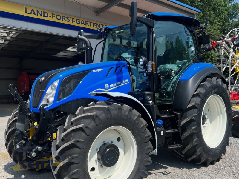 Traktor of the type New Holland T5.140 AC, Neumaschine in Lindenfels-Glattbach (Picture 1)